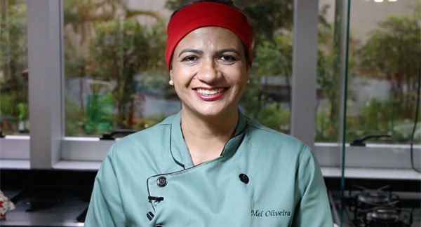 Mel Oliveira, criadora do curso Brigadeiro Gourmet Lucrativo