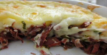 Escondidinho de carne seca
