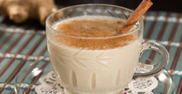 Café com leite e canela