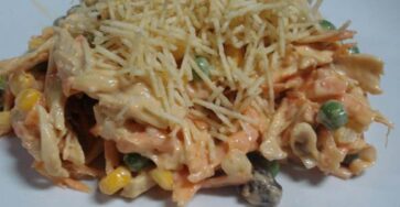 Salada de Frango com Batata Palha