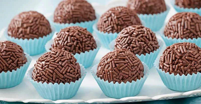 25 Sobremesas de Chocolate Fáceis e Deliciosas Como fazer brigadeiro em casa: Receita Fácil