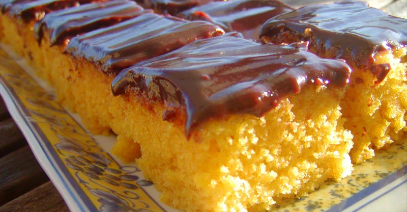 33 Receitas de Liquidificador Fáceis e Rápidas Bolo de cenoura com cobertura de chocolate