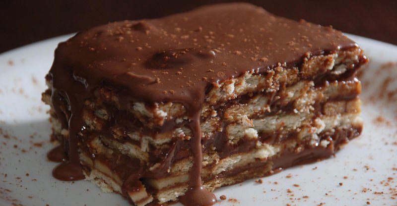 Receita de pavê de chocolate com biscoitos de maizena