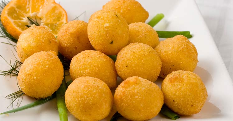 Receita de Bolinhos de Mandioca Fritos