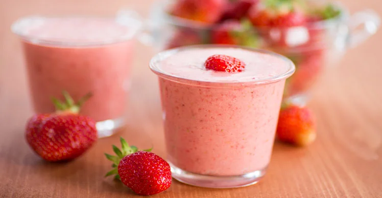 33 Receitas de Liquidificador Fáceis e Rápidas Receita de Iogurte de Morango Caseiro