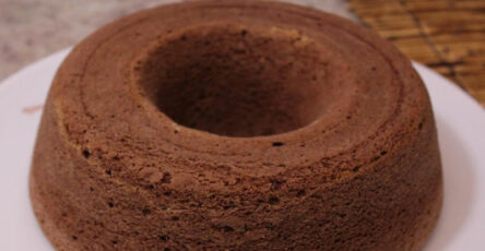 Receita de bolo de chocolate simples e fácil