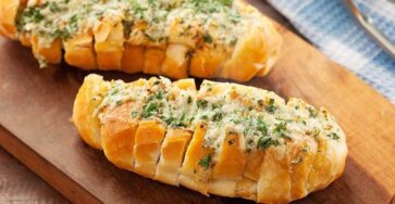 Pão de alho caseiro fácil para churrasco