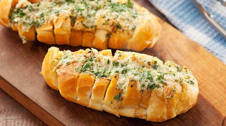 Pão de alho caseiro fácil e rápido Pão de alho caseiro fácil para churrasco
