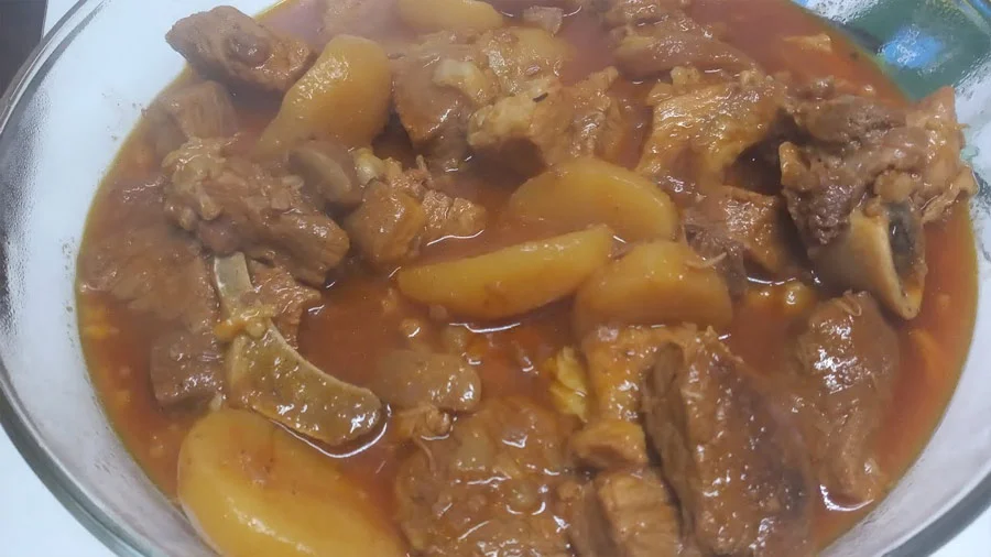 Pernil com Batatas feito na panela de pressão Receita de Pernil com Batatas na panela de pressão