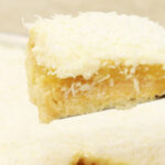 Bolo de abacaxi com creme molhadinho