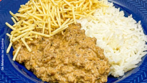 Strogonoff de Carne Moída: Receita Fácil e Deliciosa Strogonoff de carne moída