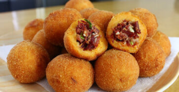 Bolinho de abóbora com carne seca