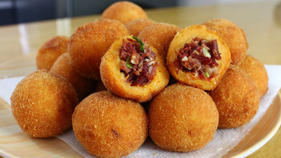 Bolinho de abóbora com carne seca