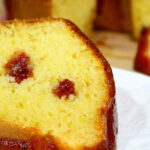 Bolo de Fubá com Goiabada Fácil e Delicioso Bolo de Fubá com Goiabada