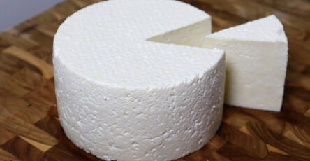 Como fazer queijo fresco caseiro: receita fácil