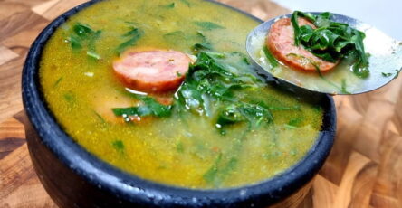 Receita de Caldo Verde com Linguiça e Bacon