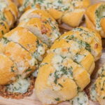 Pão de Alho Caseiro com Queijo (para Air Fryer ou Churrasqueira) Receita de Pão de Alho Caseiro com Queijo