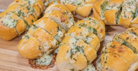 Receita de Pão de Alho Caseiro com Queijo