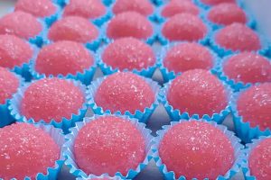Brigadeiro Rosa de Morango (Bicho de Pé): Receita Fácil