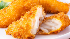 Filé de Peixe à Milanesa: Peixe Frito Crocante e Saboroso Filé de peixe milanesa - Peixe empanado frito