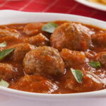 Almôndegas com molho fácil