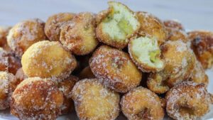 Bolinho de Chuva com Banana: Receita Fácil e Deliciosa Bolinho de Chuva com Bananas