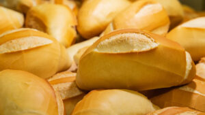 Pão Francês Amanhecido Crocante e Sequinho Novamente Pão francês sequinho e crocante novamente