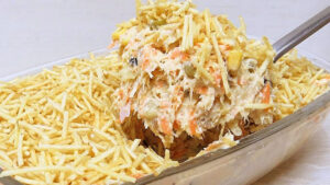 Salada Fria de Frango com Batata Palha Salada de Frango com Batata Palha