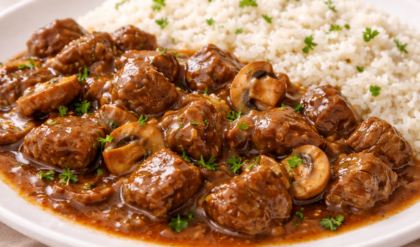 Acém picadinho ao molho madeira