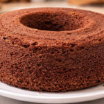 Bolo de chocolate simples sem cobertura