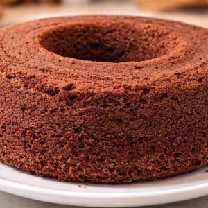 Bolo de chocolate simples sem cobertura