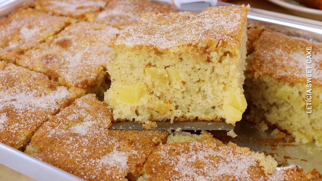 Bolo de Maçã de Liquidificador (com pedaços de maçã na massa) Bolo de Maçã no liquidificador