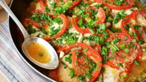 Peixe Ensopado com Batatas (em uma panela só) Receita de peixe ensopado fácil de fazer