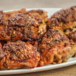 Como Assar Coxas e Sobrecoxas de Frango Temperadas e Perfeitas Como fazer coxas e sobrecoxas de frango assadas