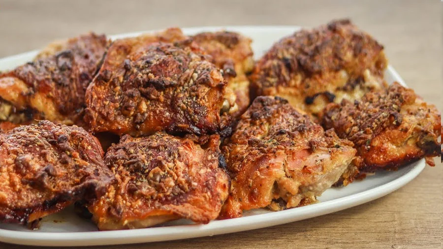 Frango Assado Inteiro Fácil de Fazer e Temperar Como fazer coxas e sobrecoxas de frango assadas