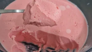 Gelatina Cremosa com Leite Condensado (Gelatina Rosa) Gelatina cremosa