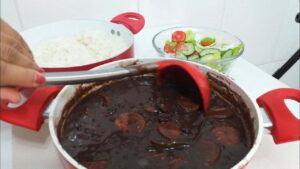 Receita de Feijão Preto simples e fácil de fazer
