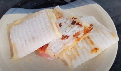 Tapioca de presunto e queijo feita na sanduicheira