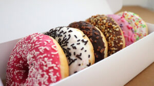 Donut Caseiro Fácil e Rápido (Melhor Receita) Donuts Caseiro