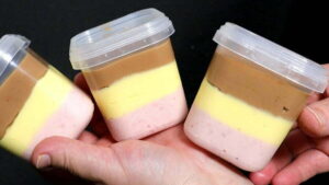 Sorvete Napolitano Caseiro Fácil (Rende Muito) Receita de Sorvete Napolitano Caseiro