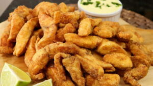 Filé de Tilápia Frito (Iscas de Peixe Fritas e Crocantes) Filé de Tilápia em iscas de peixe fritas