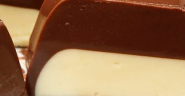 Pudim de leite ninho com chocolate