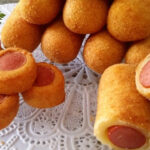 Salsichas empanadas fritas