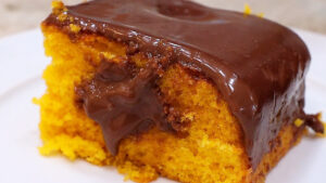 Bolo de Cenoura Fácil com Cobertura de Chocolate Bolo de Cenoura
