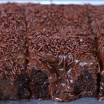 Bolo de Chocolate com Cobertura