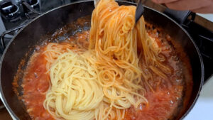 Macarronada Simples e Fácil (com e sem carne moída) Macarronada Tradicional Simples e Fácil