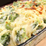 Macarrão com brócolis e molho branco