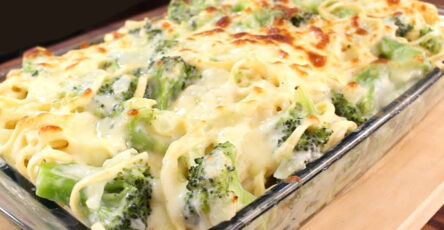 Macarrão com brócolis e molho branco