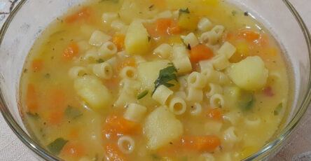 Sopa de Macarrão com Legumes