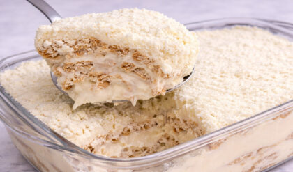 Pavê fácil de leite ninho com biscoitos de maisena